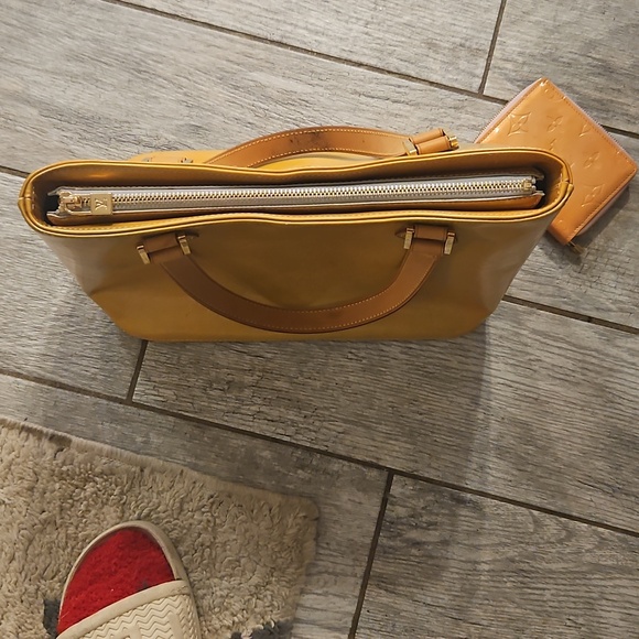 Louis Vuitton Tote Bag - Picture 7 of 16